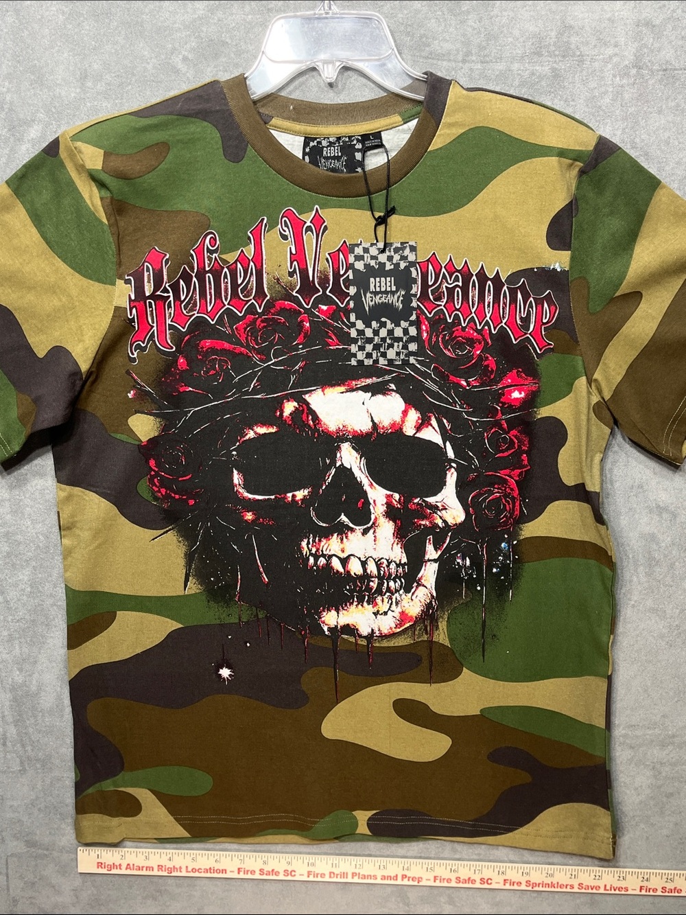 Rebel Vengeance Camo Skull Graphic T-Shirt NWT Large Gothic Streetwear